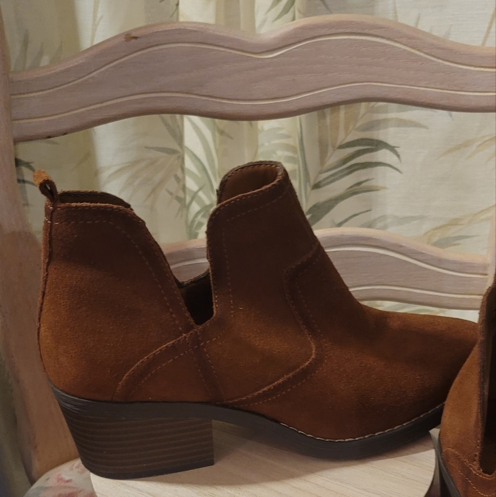 Boots - Picture 3 of 3